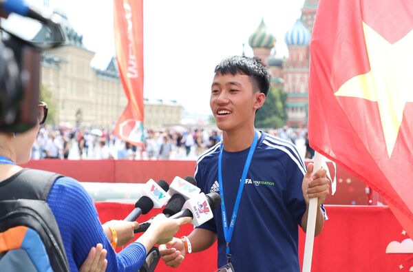 La place Rouge accueille un match de foot disputé par de jeunes Vietnamiens La place Rouge accueille un match de foot disputé par de jeunes Vietnamiens - Sputnik Afrique