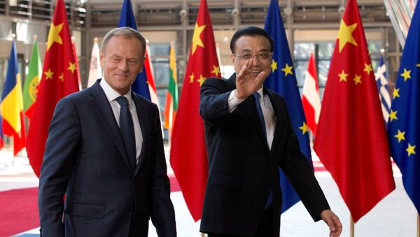Dans la guerre commerciale imposée par les USA, la Chine est prête à épauler l’Europe - Sputnik Afrique