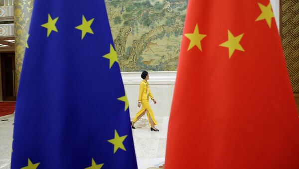Las banderas de la UE y China - Sputnik Afrique