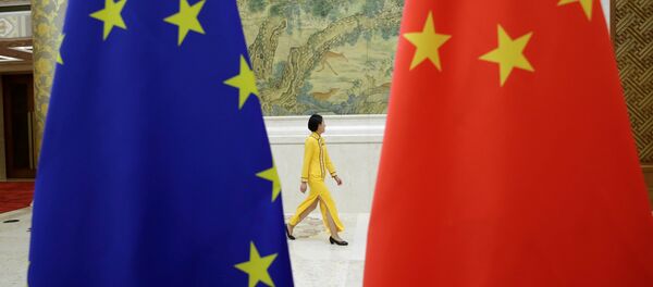 Las banderas de la UE y China - Sputnik Afrique