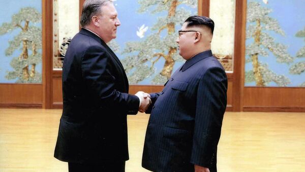 Mike Pompeo et Kim Jong-un - Sputnik Afrique