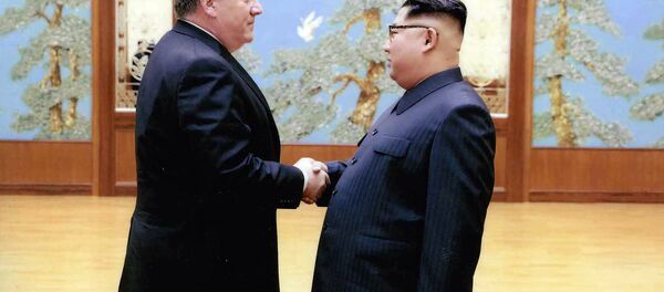 Mike Pompeo et Kim Jong-un - Sputnik Afrique