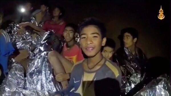Boys from the under-16 soccer team trapped inside Tham Luang cave - Sputnik Afrique