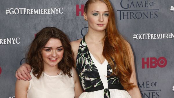 Cast members Maisie Williams and Sophie Turner arrive for the season four premiere of the HBO series Game of Thrones in New York March 18, 2014. - Sputnik Afrique