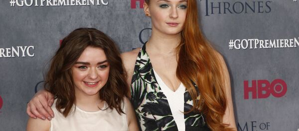 Cast members Maisie Williams and Sophie Turner arrive for the season four premiere of the HBO series Game of Thrones in New York March 18, 2014. - Sputnik Afrique