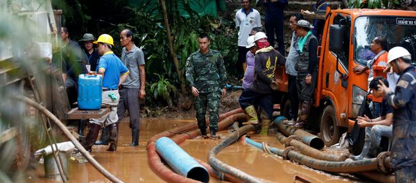 La búsqueda de los niños atrapados en una cueva de Chiang Rai (Tailandia) - Sputnik Afrique