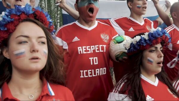Российские болельщики ответили Исландцам спевшим Калинку | ЧМ 2018 | Á Sprengisandi - Sputnik Afrique