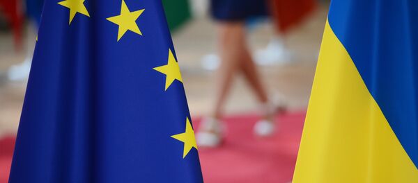 Флаги Украины и Европейского Союза. - Sputnik Afrique
