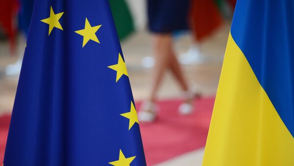Флаги Украины и Европейского Союза. - Sputnik Afrique