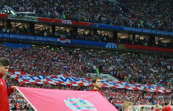 Des supporters de l’équipe croate ont préparé une bannière de 50 m sur laquelle est écrit en russe «Merci la Russie» - Sputnik Afrique