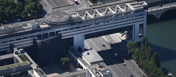 A picture taken on July 14, 2017, in Paris, shows the building of the Ministry of Economy and Finance also known as Bercy and the river Seine. - Sputnik Afrique