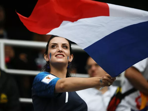 La FIFA s’oppose à l’abus de gros plans de belles femmes dans les tribunes La FIFA s’oppose à l’abus de gros plans de belles femmes dans les tribunes - Sputnik Afrique