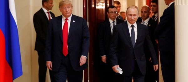 El presidente de Estados Unidos, Donald Trump, y el líder ruso, Vladímir Putin, durante su reunión en Helsinki - Sputnik Afrique