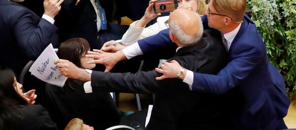 Un journaliste expulsé de la conférence de presse Trump-Poutine à Helsinki (vidéo) - Sputnik Afrique