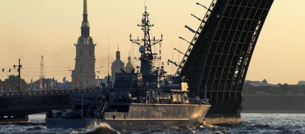 Journée de la marine russe: la répétition du défilé naval à Saint-Pétersbourg - Sputnik Afrique