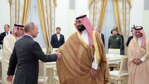 Le prince héritier d'Arabie saoudite Mohammed ben Salmane al-Saoud et Vladimir Poutine - Sputnik Afrique