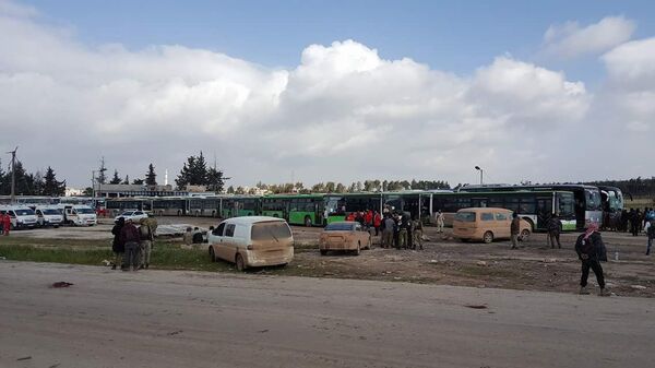 7.000 civils sortis de villes assiégées en échange de 1.500 terroristes relâchés par Damas - Sputnik Afrique