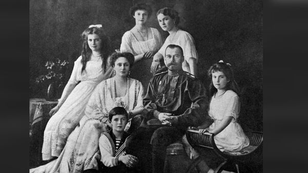 Русский Император Николай II (2 справа) с семьёй. - Sputnik Afrique