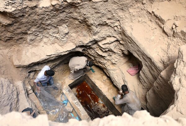 Mystère du sarcophage noir: une tombe pour le moins originale découverte en Égypte - Sputnik Afrique