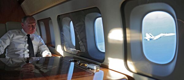 Vladimir Poutine dans son avion - Sputnik Afrique