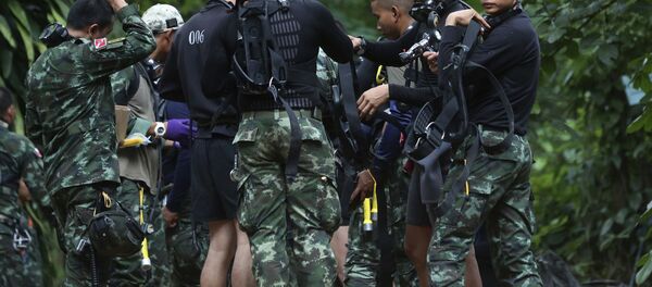 Rettungskräfte in der Höhle Luang-Khun Nam Nang Non in der Provinz Chiang Rai in Thailand - Sputnik Afrique