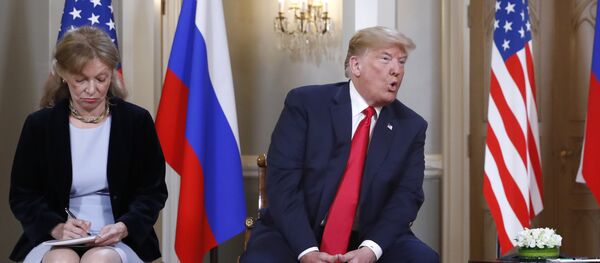 Interpreter interpreter Marina Gross, left, takes notes when U.S. President Donald Trump talks to Russian President Vladimir Putin at the beginning of their one-on-one-meeting at the Presidential Palace in Helsinki, Finland, Monday, July 16, 2018. - Sputnik Afrique