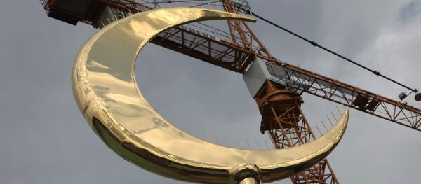 Le croissant de lune sur le sommet d'une mosquée - Sputnik Afrique