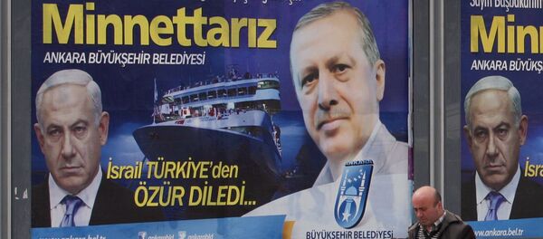 Un panneau d'affichage avec des photos de Benjamin Netanyahu et de Recep Tayyip Erdogan Un panneau d'affichage avec des photos de Benjamin Netanyahu et de Recep Tayyip Erdogan - Sputnik Afrique