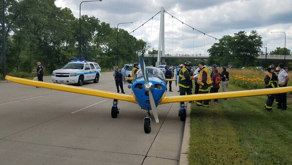 In this July 27, 2018, photo provided by Chicago Fire Department, a small plane that made an emergency landing on Lake Shore Drive, temporarily halting traffic at the beginning of evening rush hour, rests on the road in Chicago. - Sputnik Afrique