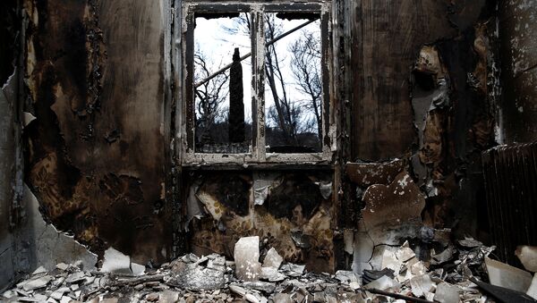 The interior of a burnt house is seen following a wildfire in the village of Mati, near Athens - Sputnik Afrique