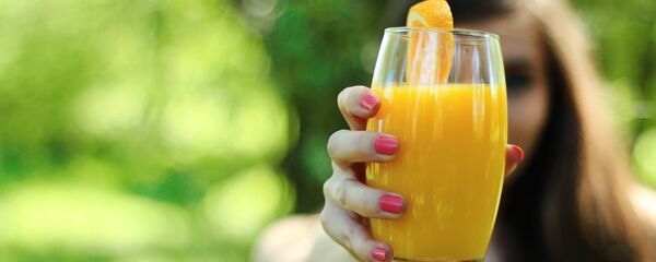 Девушка с апельсиновым соком - Sputnik Afrique
