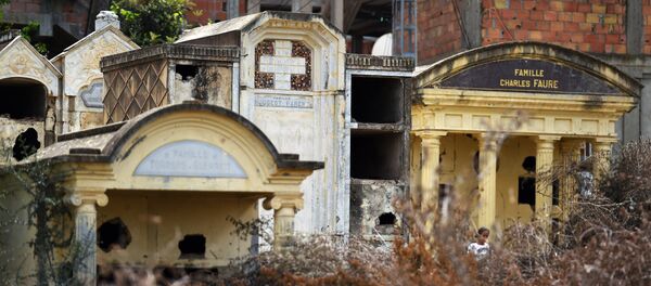A picture taken on May 27, 2014 shows damaged graves in the Christian cemetery of El-Affroun, 50 kilometers (30 miles) south of the capital Algiers, after municipality employees exhumed the remains of French expatriates to group them in another cemetery in the nearby city of Blida. - Sputnik Afrique