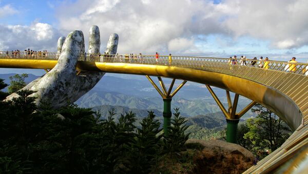 Le pont Doré, nouvelle attraction touristique du Vietnam - Sputnik Afrique