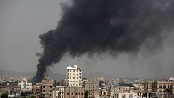 Sanaa après une frappe aérienne de la coalition dirigée par l'Arabie saoudite (archives photo) - Sputnik Afrique