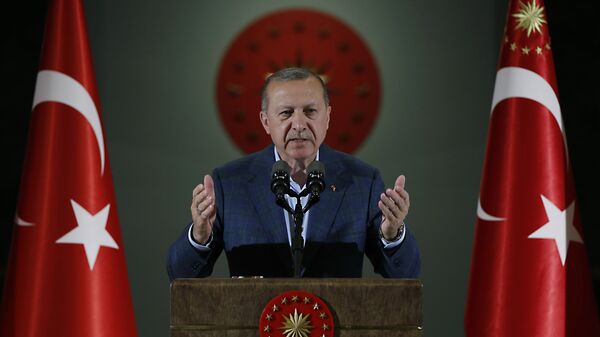 Turkey's President Recep Tayyip Erdogan speaks during an Iftar, the evening meal breaking the Ramadan fast, at his palace in Ankara, Turkey, Saturday, May 19, 2018 - Sputnik Afrique