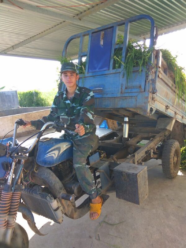 Au Vietnam, un célèbre animateur de télé troque le micro pour des autruches  - Sputnik Afrique