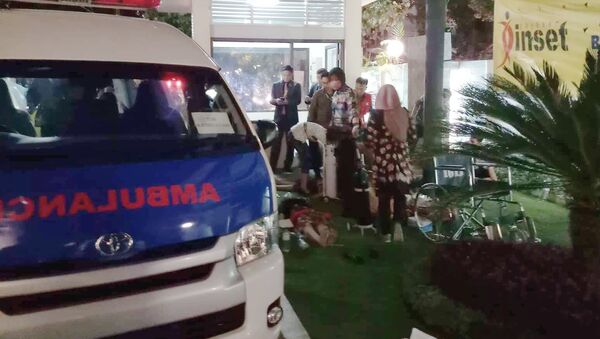 An ambulance is seen near the Golden Palace Hotel after an earthquake hit Lombok Island, Indonesia August 5, 2018, in this picture obtained from social media. - Sputnik Afrique