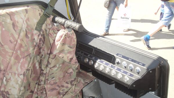 Le véhicule tout-terrain et amphibie russe Sherp  - Sputnik Afrique