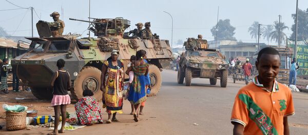 French Sangaris forces patrol in muslim district of PK 5 in Bangui as people go to the polls to take part in the Central African Republic second round of the presidential and legislative elections on February 14, 2016 - Sputnik Afrique