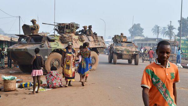 French Sangaris forces patrol in muslim district of PK 5 in Bangui as people go to the polls to take part in the Central African Republic second round of the presidential and legislative elections on February 14, 2016 - Sputnik Afrique