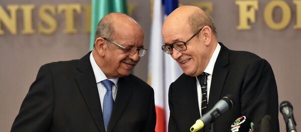 Abdelkader Messahel et Jean-Yves Le Drian - Sputnik Afrique
