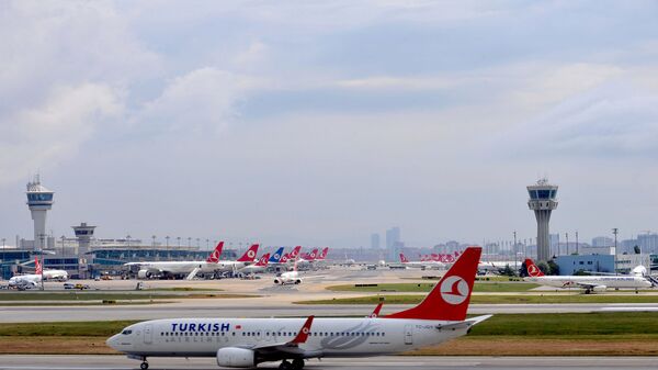 Un avion de Turkish Airlines à l'aéroport d'Istanbul - Sputnik Afrique