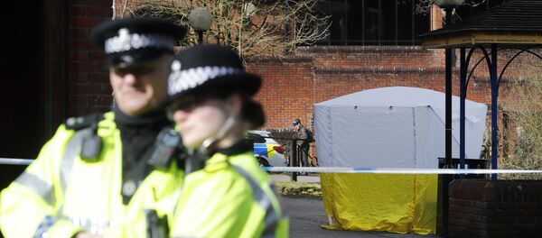 Siergiej Skripal wraz z córką zostali znalezieni 4 marca nieprzytomni na ławce w Salisbury. Siergiej Skripal wraz z córką zostali znalezieni 4 marca nieprzytomni na ławce w Salisbury. - Sputnik Afrique