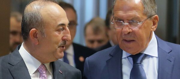 Les minstres turc et russe des Affaires étrangères Mevlut Cavusoglu et Segueï Lavrov - Sputnik Afrique