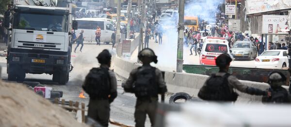 Les Palestiniens protestent contre le transfert de l’ambassade américaine à Jérusalem - Sputnik Afrique