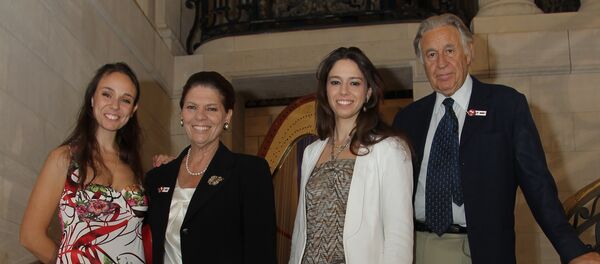 La famille Strozzi (de gauche à droite): Natalia, Irina, Irina (fille) et Girolamo Strozzi - Sputnik Afrique