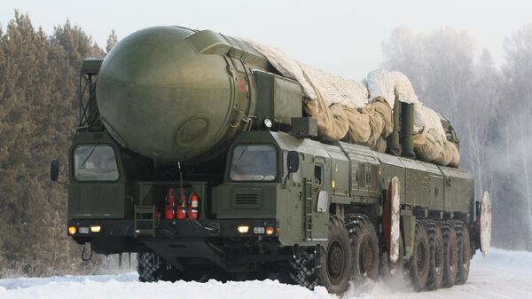The RT-2PM Topol ballistic missile riding to the site of its permanent deployment with the Strategic Missile Forces of the Central Military District - Sputnik Afrique