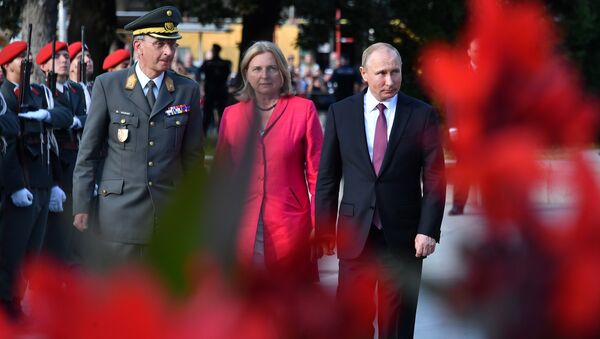 la diplomatie autrichienne Karin Kneissl et Vladimir Poutine - Sputnik Afrique