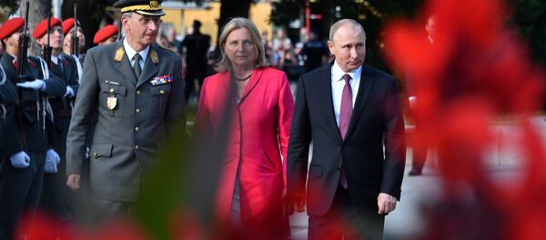 la diplomatie autrichienne Karin Kneissl et Vladimir Poutine - Sputnik Afrique