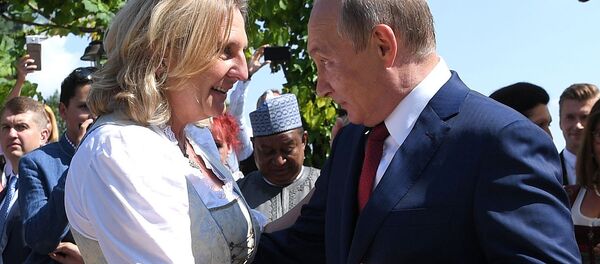 Karin Kneissl et Vladimir Poutine Karin Kneissl et Vladimir Poutine - Sputnik Afrique